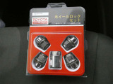 当社の中古車は盗難防止用ロックナットをサービスでお付けしてます。