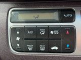 車内環境を自動でコントロールするフルオートエアコン。長距離ドライブも快適です。