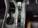 電動シフトを採用しており、ドライバーの負担を軽減しつつ、スマートな操作性を提供します