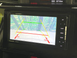 【バックカメラ】駐車時に後方がリアルタイム映像で確認できます。大型商業施設や立体駐車場での駐車時や、夜間のバック時に大活躍!運転スキルに関わらず、今や必須となった装備のひとつです!