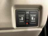 リアドアは乗り降りに便利な両側電動スライドドアです。また運転席に座っていながらスイッチ操作で自在にスライドドアを開け閉めできます。