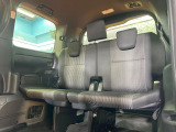 3列目シートはもちろん状態良好☆大人でもゆったりと座って頂けますので、大人数でのお出かけもラクラクです♪ご家族で、気の知れた仲間で、ドライブに行くのが楽しみですね♪