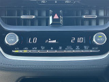 【 オートエアコン 】車内温度を感知して自動で温度調整をしてくれるのでいつでも快適な車内空間を創り上げます。