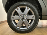 純正15アルミホイール(ガンメタリック塗装)が足元を彩りカッコいいですよ♪