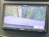 【バックカメラ】駐車時に後方がリアルタイム映像で確認できます。大型商業施設や立体駐車場での駐車時や、夜間のバック時に大活躍!運転スキルに関わらず、今や必須となった装備のひとつです!