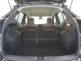 2列目シートを倒すことで、大変広いラゲッジスペースとなります。大きな荷物を積んだりと様々な用途にご利用いただけます。