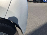 傷等が御座いますので、現車をご覧になって状態を確認をして下さい。修理をご希望の方は有償になりますが、弊社板金工場にて修理可能です!詳細はスタッフにご相談ください!