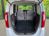 普段のお買い物や通勤、送迎等に十分な荷室スペースを確保しております。セカンドシートを倒すと、大きな荷物の積載も可能です♪