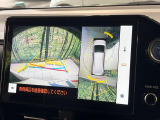 【パノラミックビューモニター】専用のカメラにより、上から見下ろしたような視点で360度クルマの周囲を確認することができます☆死角部分も確認しやすく、狭い場所での切り返しや駐車もスムーズに行えます。