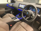 【コックピットシート】BMW車の主役席。車体中央にくる様に配置し車両重心とが一致する事でドライバーと車との一体感あるドライビングを実現。人間工学に基づき形成した形状が長時間のドライブ疲労も軽減します!