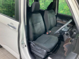 運転席シート廻りは使用感も少なく、良好な状態となっています。前オーナー様が丁寧に使っていたことがよくわかりますね。