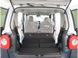 【トランクルーム】荷室の広さも十分です!シートアレンジでシートを畳めば長い荷物だって積めますね。シートアレンジの操作方法など、お気軽にご相談下さい。