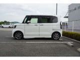 Honda SENSINGとは衝突を予測してブレーキをかけたり、前のクルマとちょうどいい距離でついていったりできる多彩な安心、快適機能を搭載した先進の安全運転支援システムです。
