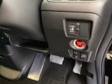 スマートキーシステム搭載ですので、ハンドル横のスイッチを押せば、エンジンスタート!