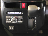 温度を設定すれば、自動で車内の温度管理をしてくれる優れものです♪ATミッションで運転楽々
