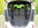 後席を格納すると、これだけの広さが!シーンに合わせたシートアレンジで、大きな荷物も積むことが出来ます♪
