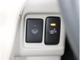 運転席にはシートヒーター機能を装備!電熱線を使用した暖房ですので、寒い季節や雨などで急に体が冷えてしまったとき等に便利で快適な機能です!