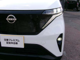 LEDヘッドライトは、本当に明るくて安全です。暗い夜道からお客様を守ってくれます。運転しやすいですし、黄色いハロゲンライトと見比べてください。