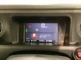 デジタル表示のスピードメーターとタコメーター、燃費やオドメーターなどの表示の他に、ホンダセンシング機能などの表示もできる多機能なマルチインフォメーション・ディスプレイです。