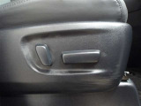 運転席はパワーシートなのでお好みのドライビングポジションに調整可能です♪