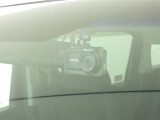 ドライブレコーダーが付いています!映像を記録する車載カメラです。万が一事故が発生した時やあおり運転にあった時にも安心です!今や必需品ですね!
