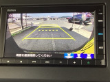ガイド線表示機能付きのバックカメラで、バックでの車庫入れも安心です。