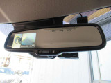 『ディスプレイ付きミラー』はとっても便利♪♪ アラウンドビューモニターの映像をバックミラーに表示します♪♪
