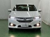 LEDヘッドライトを装備しています。LEDヘッドライトはとても明るく、雨の日や夜間走行も安全・安心です。オートライトコントロール付きで周囲の明るさに応じて自動で点灯・消灯します