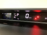 視認性がよい自発光式メーターで逆光やトンネル走行時も見やすいんです♪燃費計や外気温、航続可能距離がわかるマルチインフォメーションディスプレイ付きです☆