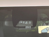 【トヨタセーフティセンス】走行中に前方の車両等を認識し、衝突しそうな時は警報とブレーキで衝突回避と被害軽減をアシスト。より安全にドライブをお楽しみいただけます。