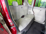 後部座席も気になるようなキズ・汚れやへたり等、大きなダメージはなく、良好な状態です。