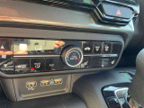 運転席、助手席シートヒーター、USBポート3つ完備