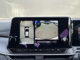 車を空から見たような映像が映る、アラウンドビューモニターで車両周辺の安全確認も一目でできます!小さなお子様や障害物も確認できるので、運転のし易さだけではなく事故防止にも役立ちます♪