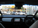 大きなフロントガラスで視界も良好です。