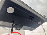 バックドアにはランプがついているので、夜間に車いすや、荷物を積み下ろしする際も視覚を確保できます。