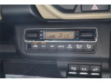 オートエアコン付です。簡単操作で快適に車内温度をコントロールします。