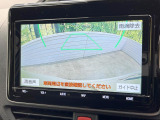 【バックカメラ】駐車時に後方がリアルタイム映像で確認できます。大型商業施設や立体駐車場での駐車時や、夜間のバック時に大活躍!運転スキルに関わらず、今や必須となった装備のひとつです!