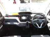 運転席周りの様子です。