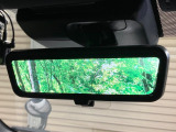 【デジタルインナーミラー】後席の大きな荷物や同乗者で後方が確認しづらい時でも安心!カメラが撮影した車両後方の映像をルームミラー内に表示。クリアな視界で状況の確認が可能です!