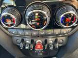 ステアリングやスイッチ類もきれいな状態です