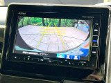 【バックカメラ】駐車時に後方がリアルタイム映像で確認できます。大型商業施設や立体駐車場での駐車時や、夜間のバック時に大活躍!運転スキルに関わらず、今や必須となった装備のひとつです!