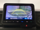 バックモニター付きで、車庫入れやバック時の後方確認をサポート。