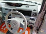 運転席ドリンクホルダー 収納
