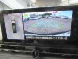 【アラウンドビューモニター装備】 バックカメラによる後方の確認だけでなく4つのカメラで真上から見ている様に周囲360度を写し出し、自車周辺の詳細な状況を確認出来ます。狭い場所での取り回しも安心です。
