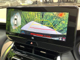 【パノラミックビューモニター】専用のカメラにより、上から見下ろしたような視点で360度クルマの周囲を確認することができます☆死角部分も確認しやすく、狭い場所での切り返しや駐車もスムーズに行えます。