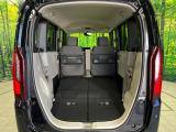 普段のお買い物や通勤、送迎等に十分な荷室スペースを確保しております。セカンドシートを倒すと、大きな荷物の積載も可能です♪