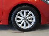 純正のアルミホイール装着車です。タイヤサイズは205/55R16です。