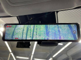【デジタルインナーミラー】後席の大きな荷物や同乗者で後方が確認しづらい時でも安心!カメラが撮影した車両後方の映像をルームミラー内に表示。クリアな視界で状況の確認が可能です!