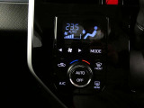 オートエアコンです 温度設定だけしておけば、風量や吹き出し口も自動で調整してくれます 上級グレードにしかないうれしい装備です