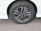 スタッドレスタイヤ・ホイールです。スタッドレスタイヤの減り具合はご連絡いただければご確認いたしますので、ご連絡お待ちしています。